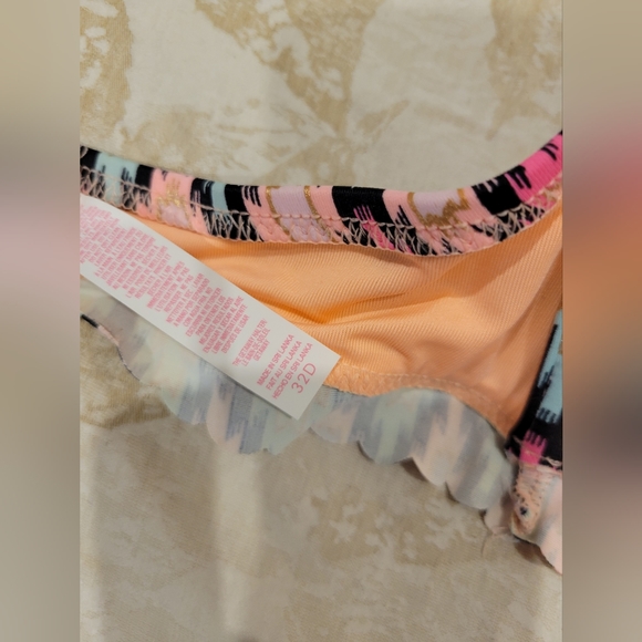 Victoria Secret Bikini Top 32D - Picture 3 of 3